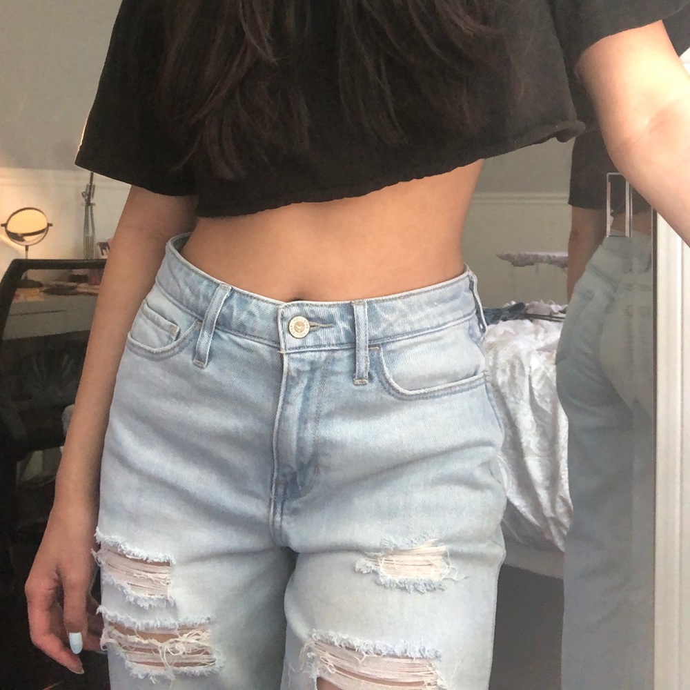 Hollister Ultra High-Rise Mom Jeans